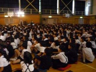 渚晴彦：学校公演「袋井市立山名小学校」にて