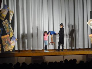 渚晴彦出演：子供のための優れた舞台芸術体験事業 横浜市立鳥が丘小学校にて。