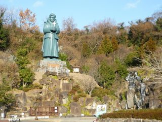 次代を担う子供たちの舞台芸術学校追加公演にて：天草村 天草四郎の大銅像