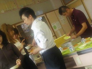 渚晴彦ブログ：（九州沖縄地方 学校公演にて）子供達の喜びは私たちの喜び学校公演進行中！