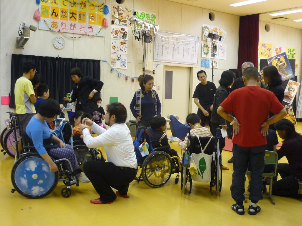 渚晴彦：横浜市立養護学校に行ってきました。