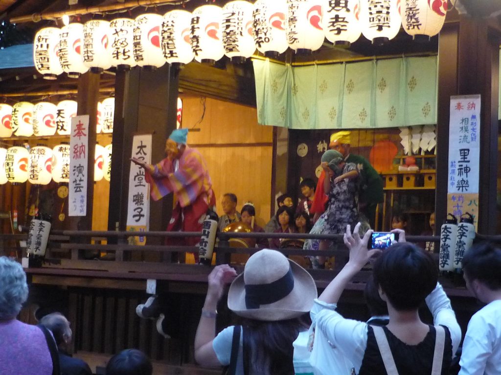 渚晴彦：太子堂八幡神社・奉納演芸にて