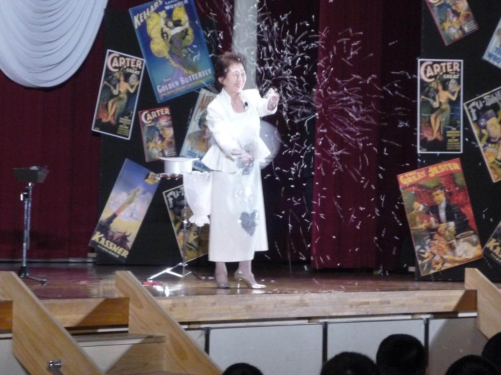 学校公演最終日は壱岐市立郷ノ浦中学校でした。マジシャン：花島皆子